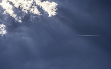 Sky_Clouds_Planes_90_degrees_contrail_vector_1_d.jpg