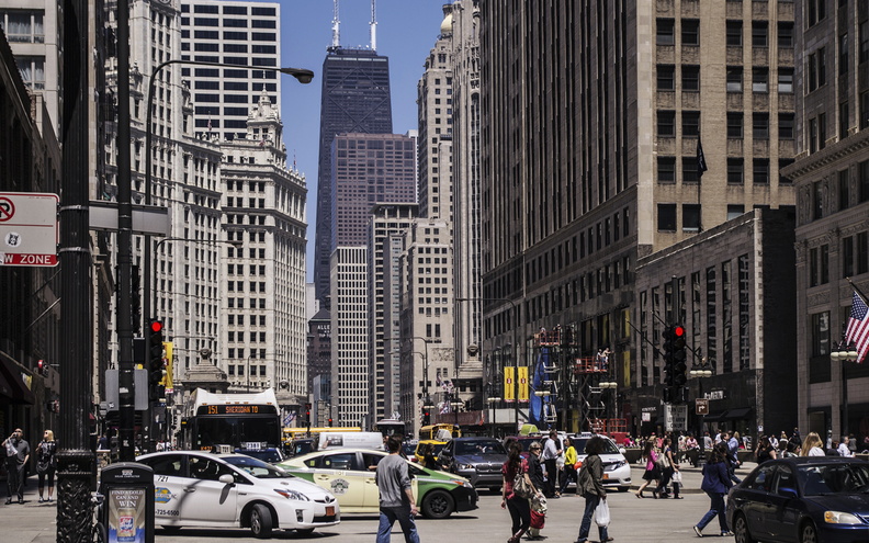 Chicago_street_scene_875_N_Michigan_Ave_1.jpg