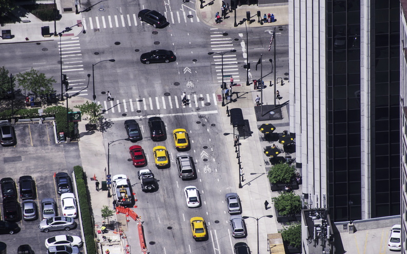 Chicago_views_from_Willis_Tower_cars.jpg