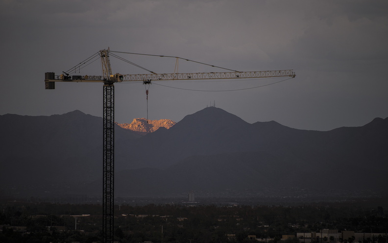 Tempe_Arizona_photography_Crane_Mountains_Sunset_Light_Tempe.jpg