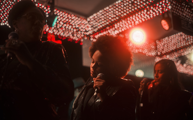 Tempe_Arizona_photography_Fantasy_of_Lights_Tempe_Light_Parade_Band_Singers_18.jpg